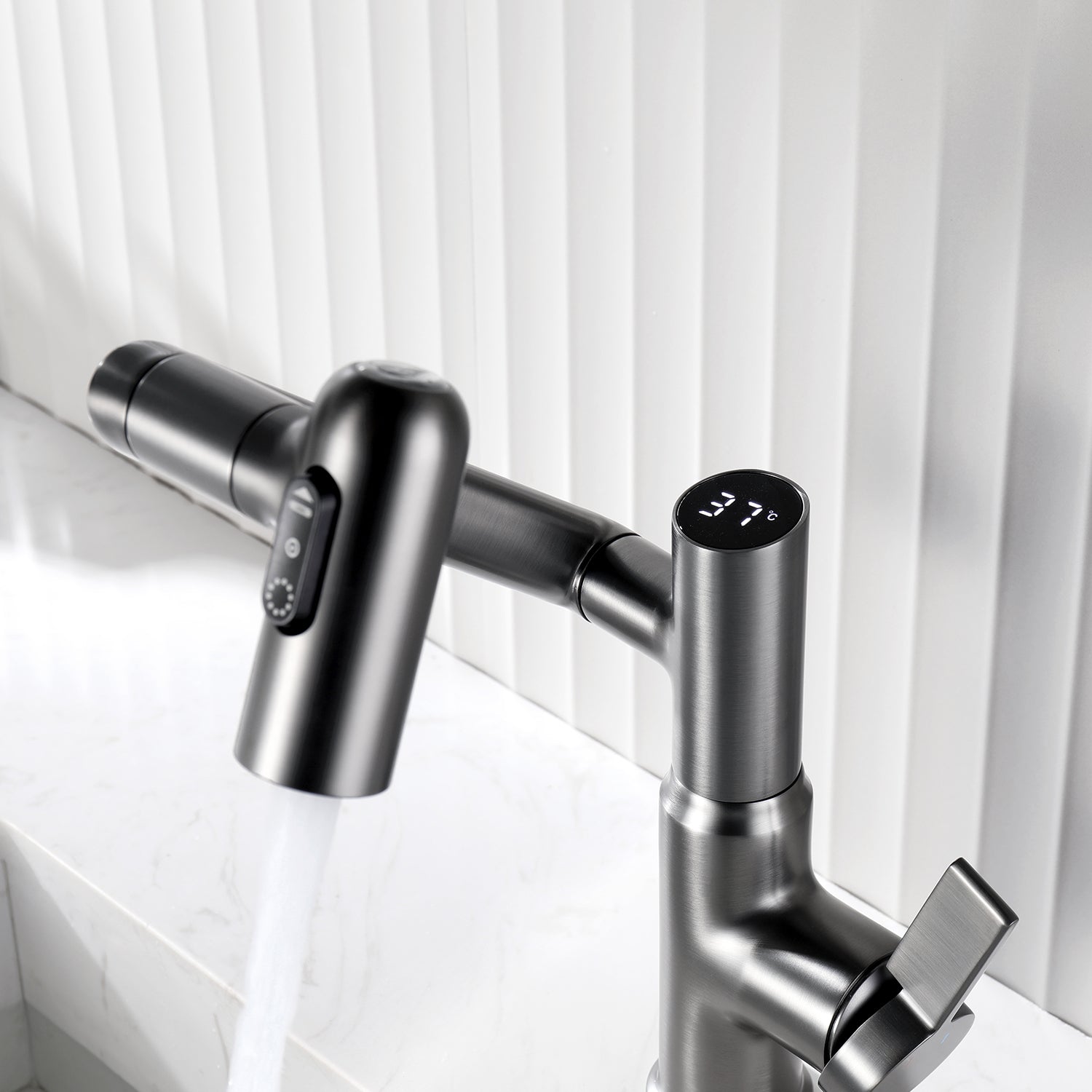 Koazi Single-Hole Rotatable Faucet with Temperature Display